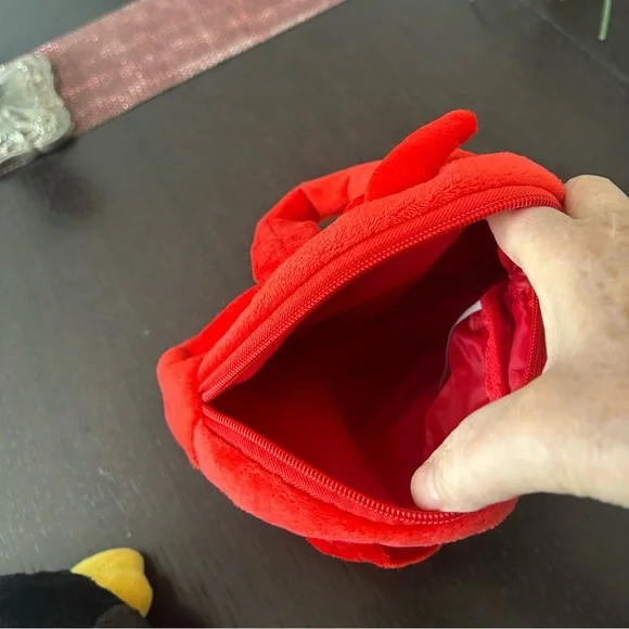 Angry Birds Red Plush Kids Purse and Black Bomb 2010 Commonwealth Stuffed Toy - Picture 6 of 11